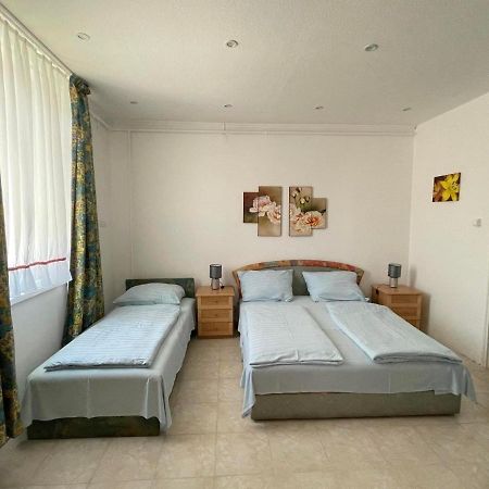 Lelle Centrum Vendeghaz 巴拉通雷勒 外观 照片